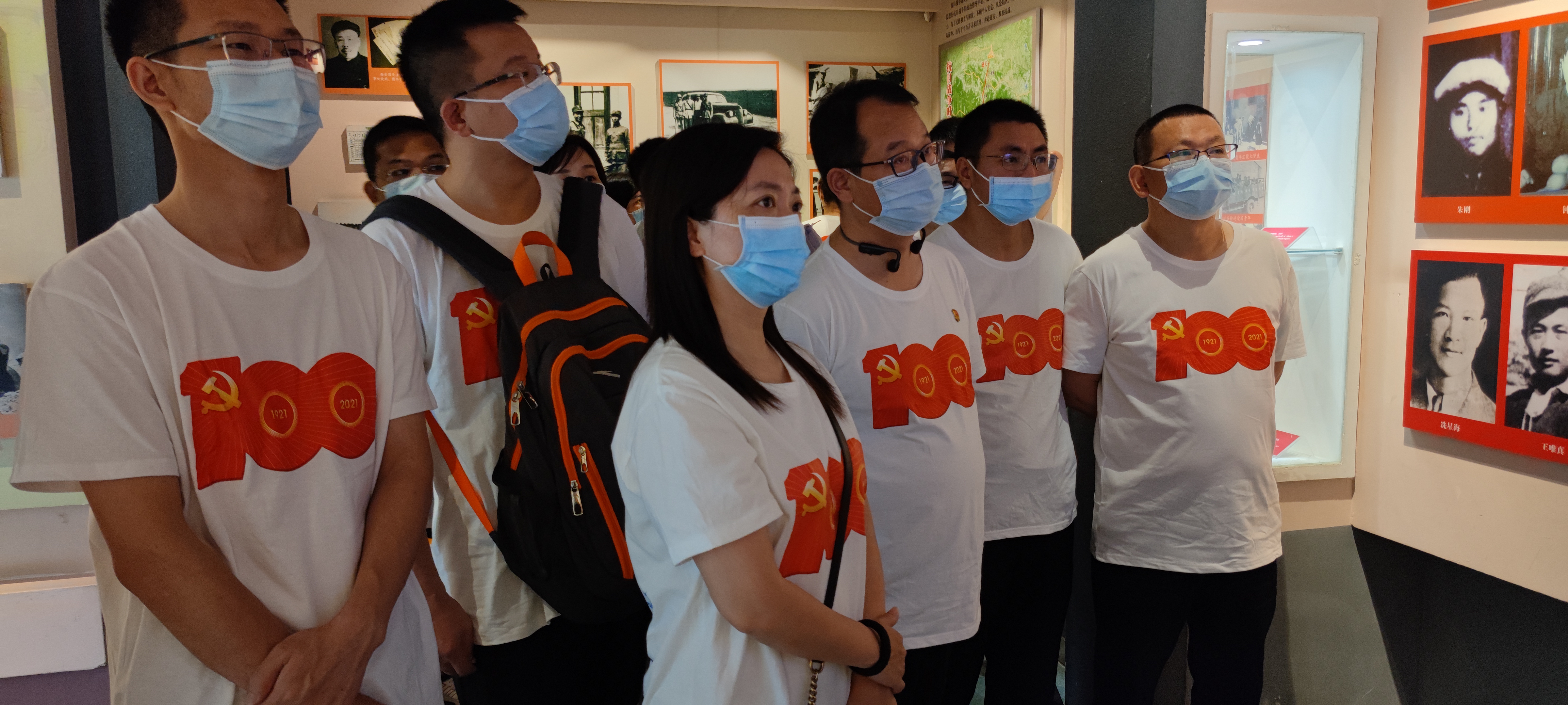 近日，为庆祝中国共产党建党100周年，更进一步推进局和公司党风廉政建设宣教活动，强化全司党员干部廉洁从业意识。中建三局二公司工业公司党委组织60余名党员干部，结合红色资源，开展“学党史 跟党走 扬清风 促发展”的党风廉政建设系列宣教活动。 (2).jpg